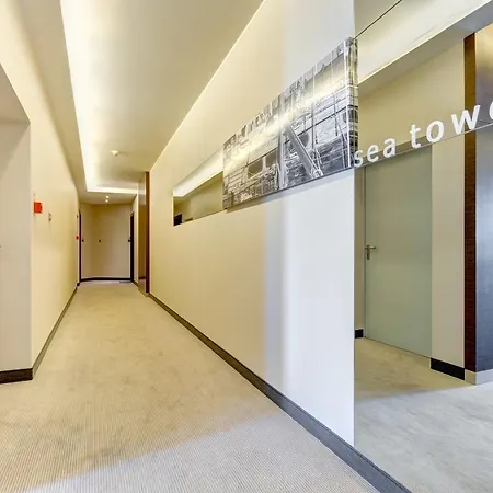 20th Floor Beautiful Sea Towers 格丁尼亚